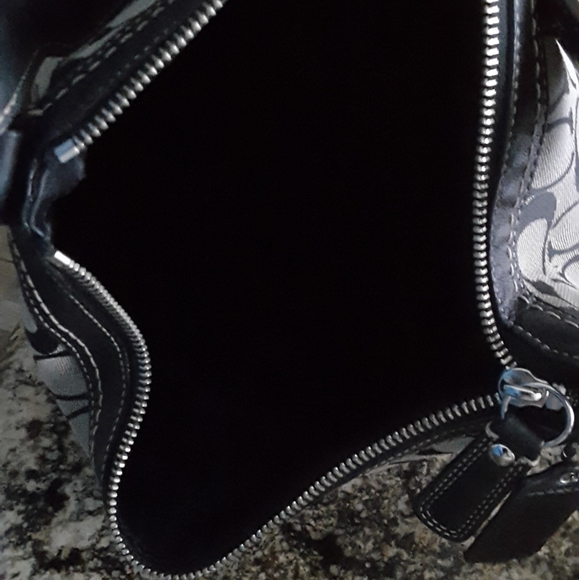 Coach (faux) - Picture 4 of 6